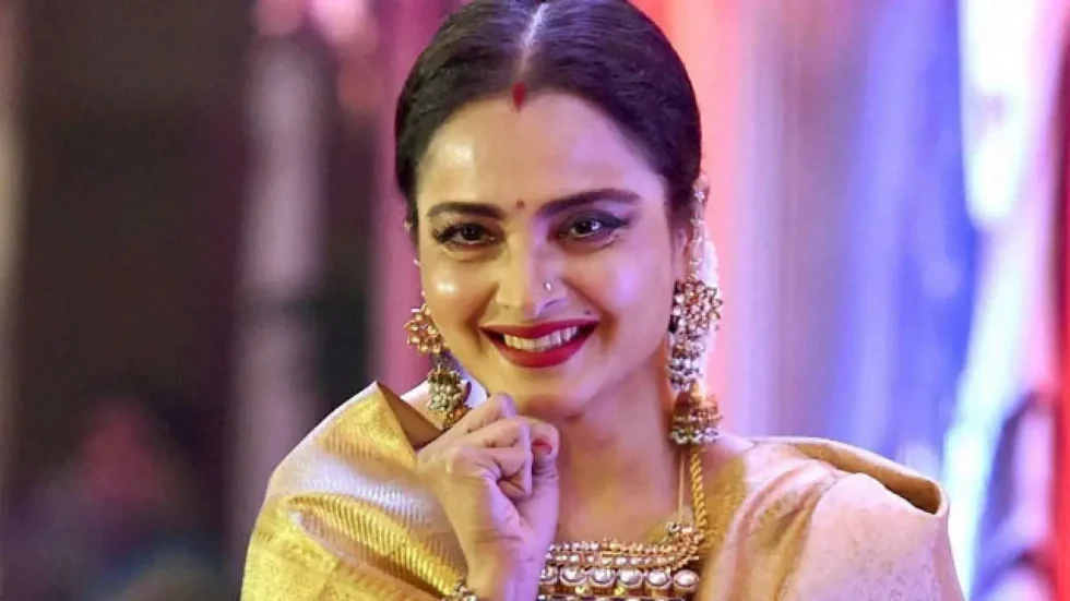 Rekha’s Unfazed Reaction to IT Raid While Shooting Intimate Scene