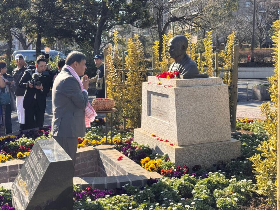 Assam CM Himanta Biswa Sarma Pays Tribute At Gandhi Statue In Tokyo, Strengthens India-Japan Relations