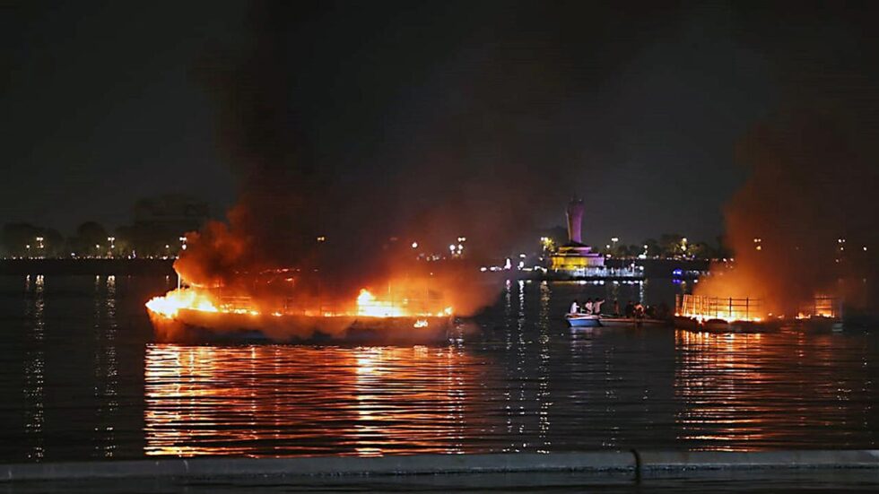 Hussain Sagar boat fire: Young man untraceable