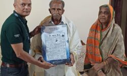 The Hindu felicitates senior news agent