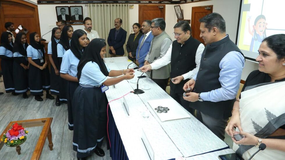 Students from Wayanad, Lakshadweep visit HC; interact with judges, lawyers