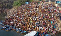 Devotees throng Srisailam on occasion of Maha Sivaratri