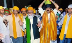 Minister Kondapalli Srinivas offers prayers at Hazrath Khadar Vali Dargah in Vizianagaram