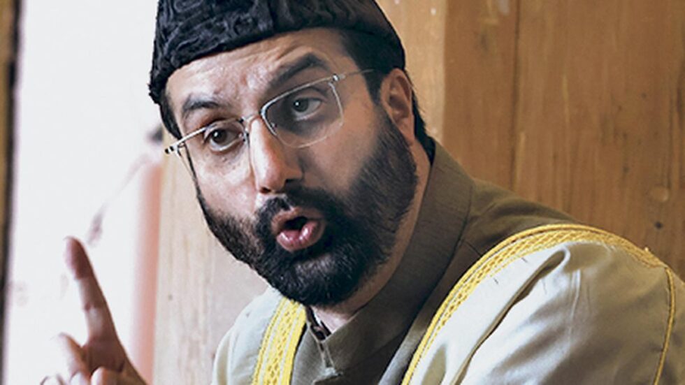 As J&K CM condemns Jama Masjid’s Thursday shutdown, Mirwaiz barred from leading Friday prayers