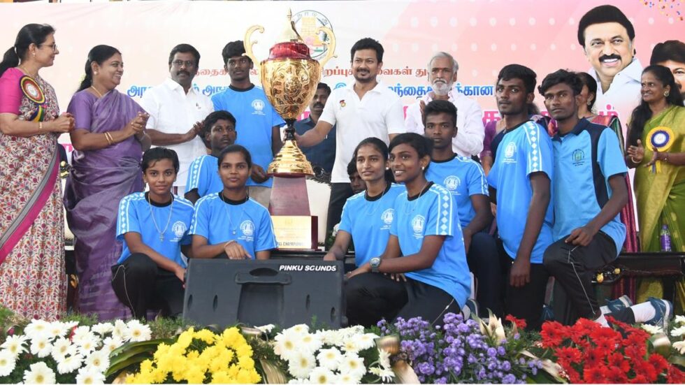 Deputy CM hands over prizes to winners of various competitions